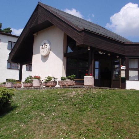 Hotel Astra Tuchlovice Kültér fotó