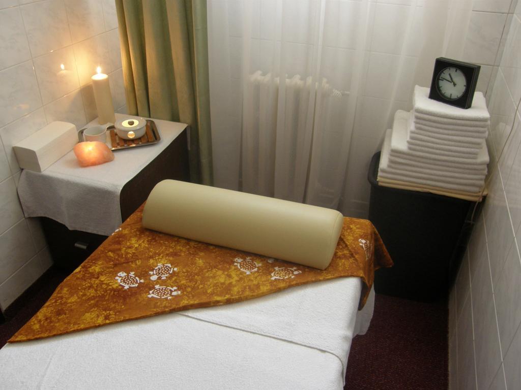 Hotel Astra Tuchlovice Kültér fotó