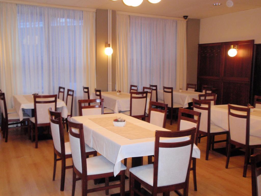 Hotel Astra Tuchlovice Kültér fotó