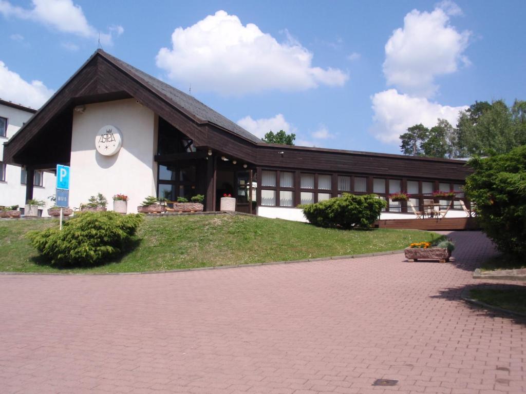 Hotel Astra Tuchlovice Kültér fotó
