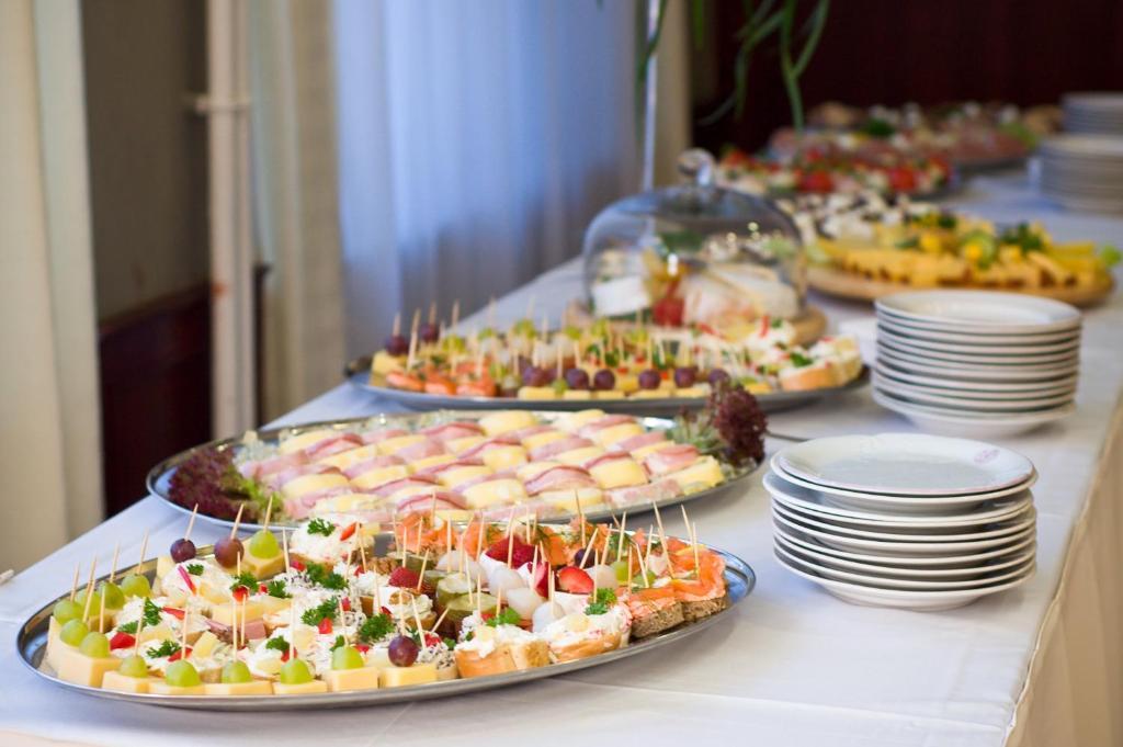 Hotel Astra Tuchlovice Kültér fotó