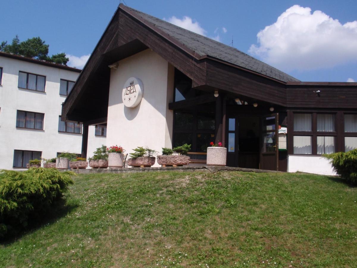 Hotel Astra Tuchlovice Kültér fotó